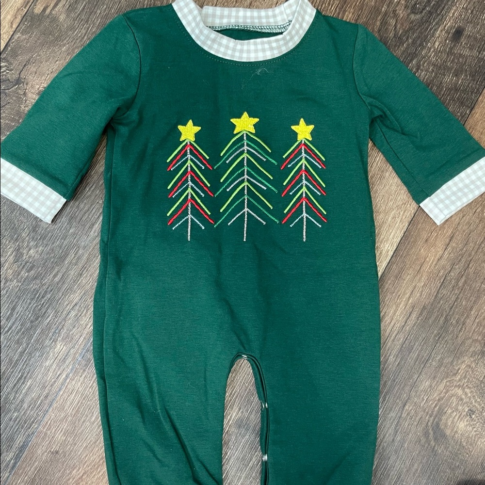 *NWOT* Christmas tree one piece green boy romper NEWBORN